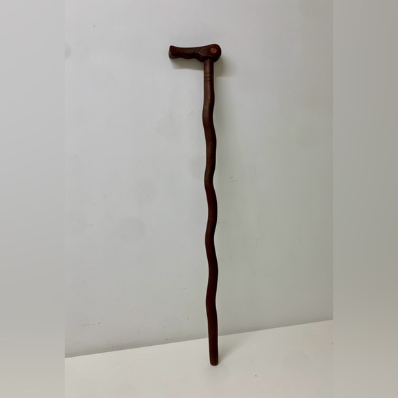 Vtg Craft Made Folk Art Fugural Aligator Head Twisted Wood Walking Stick Cane - Picture 10 of 10